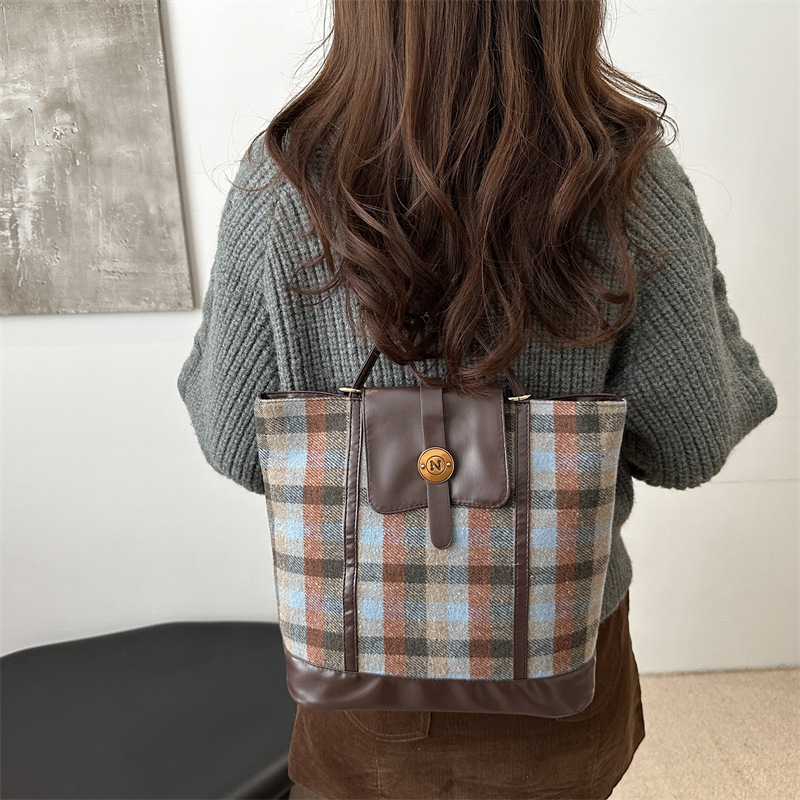 Bolsas de invierno a cuadros de gran capacidad para mujeres otoño y invierno 2024 nueva moda retro bolsas de tote versátiles mochila de hombro casual