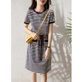 2026夏季新款裙子记得青春的味道 踏双白鞋针织条纹连衣裙