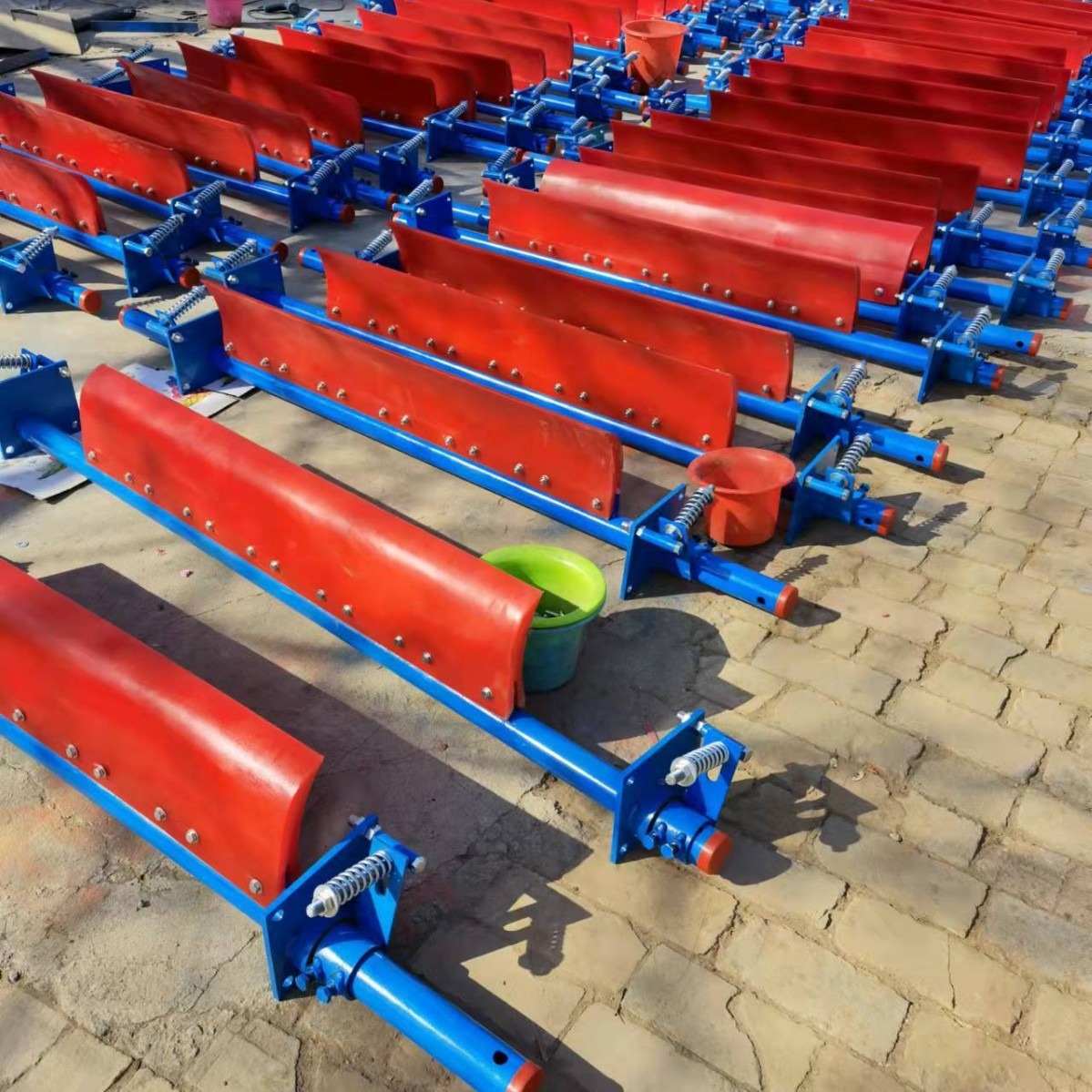 带宽B=800滚刷式清扫器   尼龙毛刷清扫器用1.5KW电机