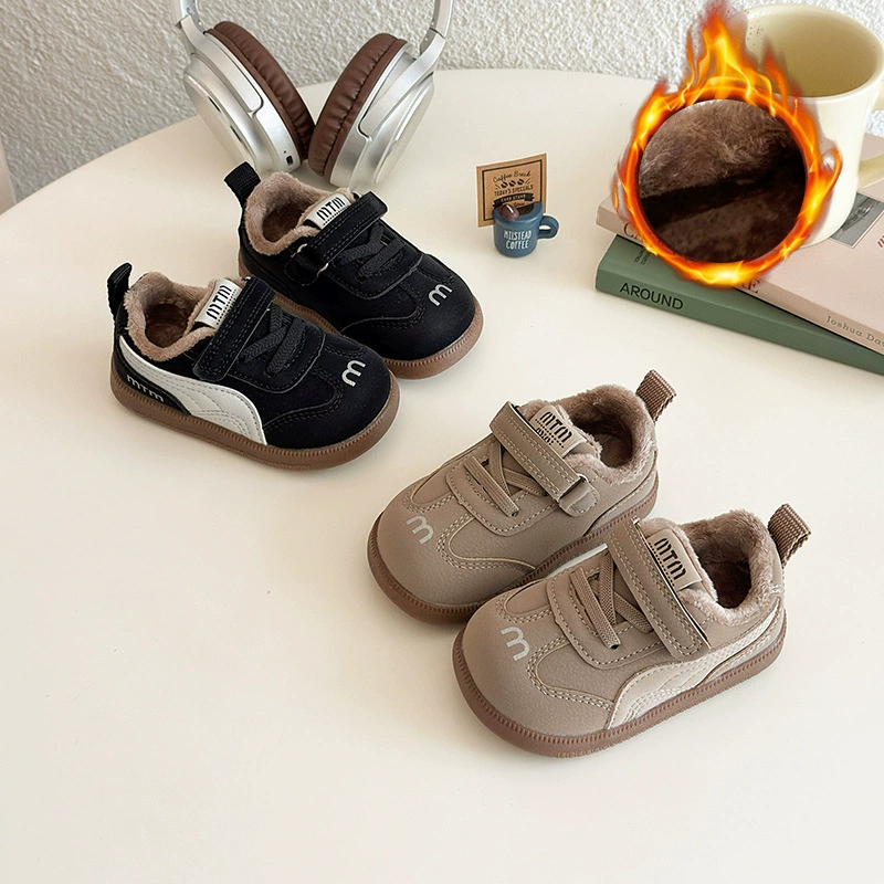 Детские летние пляжные сандалии 2025 года, новые, с перекрестными ремешками, жемчужные, в стиле принцессы, для детей постарше, мягкая подошва, в стиле Chanel.