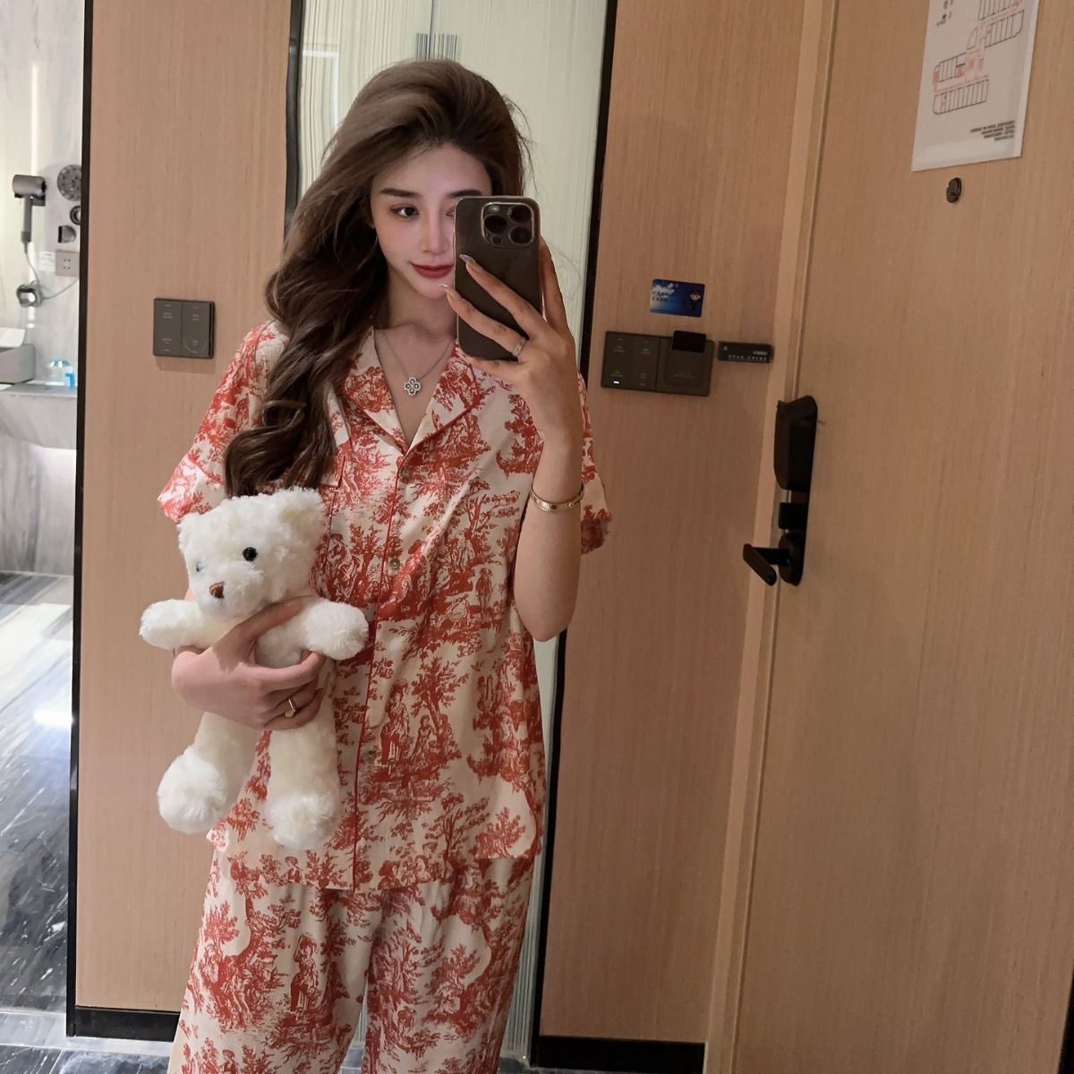 [Fujia oro corto largo] Año Nuevo Zodiaco rojo año desgaste hogar temperamento impresión nicho de seda de hielo pijamas de lujo