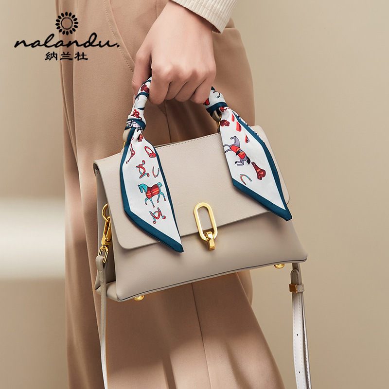 [Includes Silk Scarf] Women's Bag 2026 New Model Handbag Women's Gift Genuine Leather Women's Bag Crossbody Bag Retro