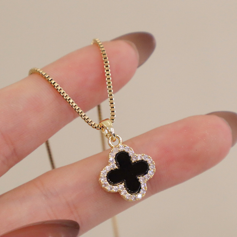 Collar de acero de titanio para mujeres simple y versátil estilo ligero de lujo nicho diseño de alta calidad no decoloración joyería de cadena de clavícula al por mayor