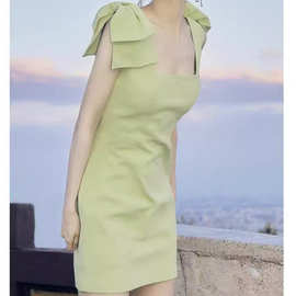 小香风绿色吊带连衣裙女夏季2024新款茶歇法式高级感小个子背带裙
