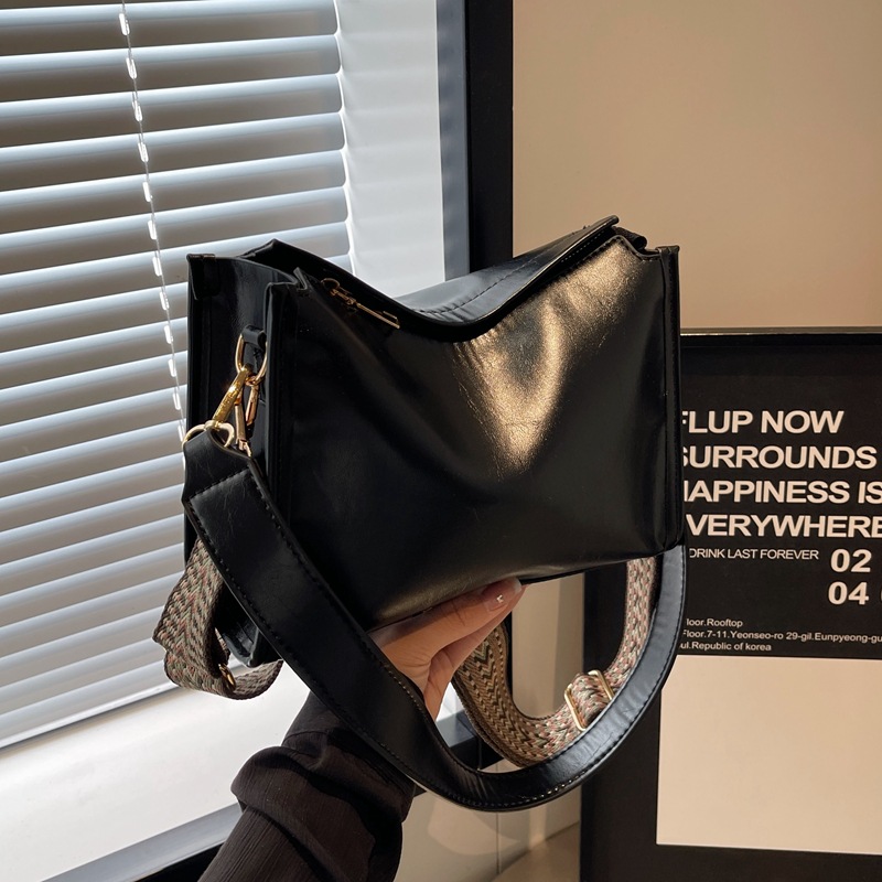 Underarm women 2024, new high-end and versatile Maillard broadband single shoulder crossbody for women's pillow bag_voghion.com