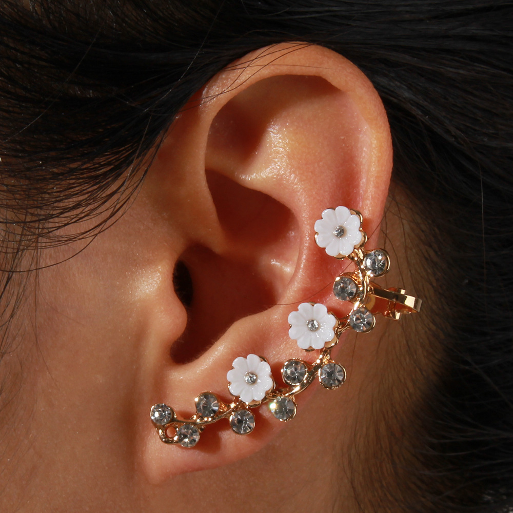 Sucré Fleur Alliage Incruster Strass Femmes Clips D'oreille display picture 2