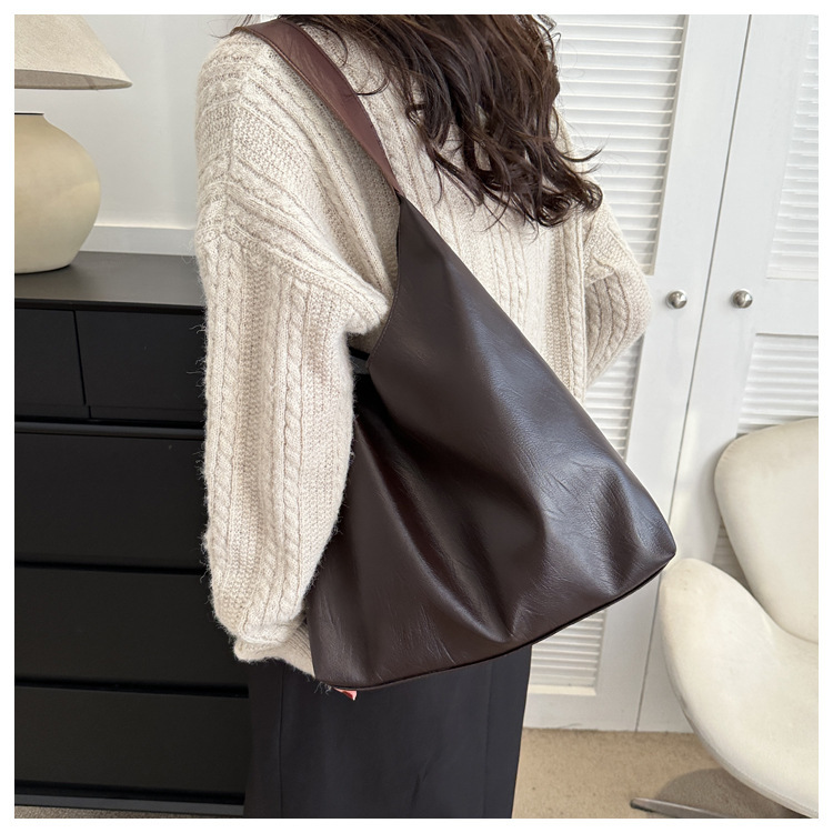 Sac à main tendance en cuir souple grande capacité pour femme, collection automne-hiver 2025, sac fourre-tout polyvalent à porter à l'épaule ou sous le bras_voghion.com