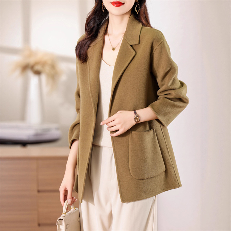Autumn and Winter Fashionable Wool Outwear Women's Short 2025 New Style Small Loose Age-Reducing Large Size Woolen Outwear Women Autumn and Winter Fashionable Wool Outwear Women's Short 2025 New Style Small Loose Age-Reducing Large Size Woolen Outwear Women