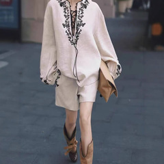 老钱风松弛感穿搭亚麻套装女2025春秋重工刺绣麻料衬衣短裤两件套