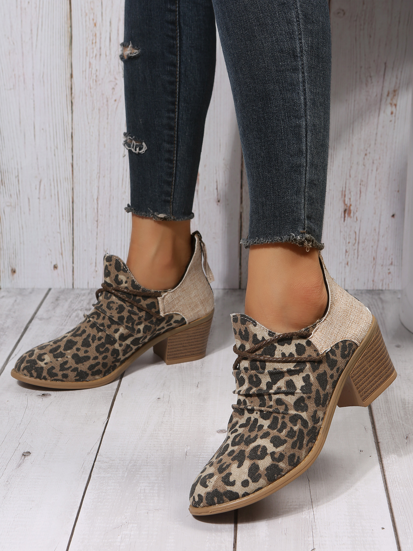 Dame ankelstøvler med spiss tå og firkantet hæl_voghion.com