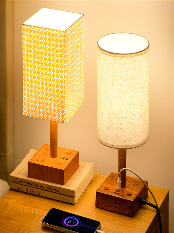 High-Looking Night Light, Retro Imitation Wood Floral Table Lamp, Bedside Lamp, Medieval High-End Atmosphere Lamp, Living Room and Bedroom