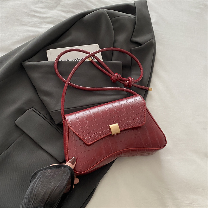 Bolsos debajo de las axilas para mujeres 2024 nueva moda bolsos de viaje de moda universal bolsos de hombro de alto nivel bolsos de nicho