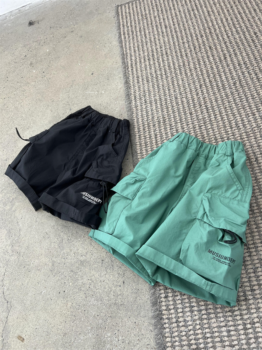 Sommerbørns amerikansk stil store lommer tynde arbejdsshorts til mænd og kvinder, løse snøreshorts, street glatte bukser_voghion.com