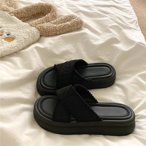 Retro fashionable women's slippers platform