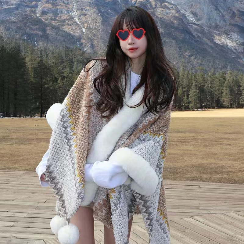 Scialle in stile etnico con collo in pelliccia, scialle a palla appeso, mantello termico_voghion.com