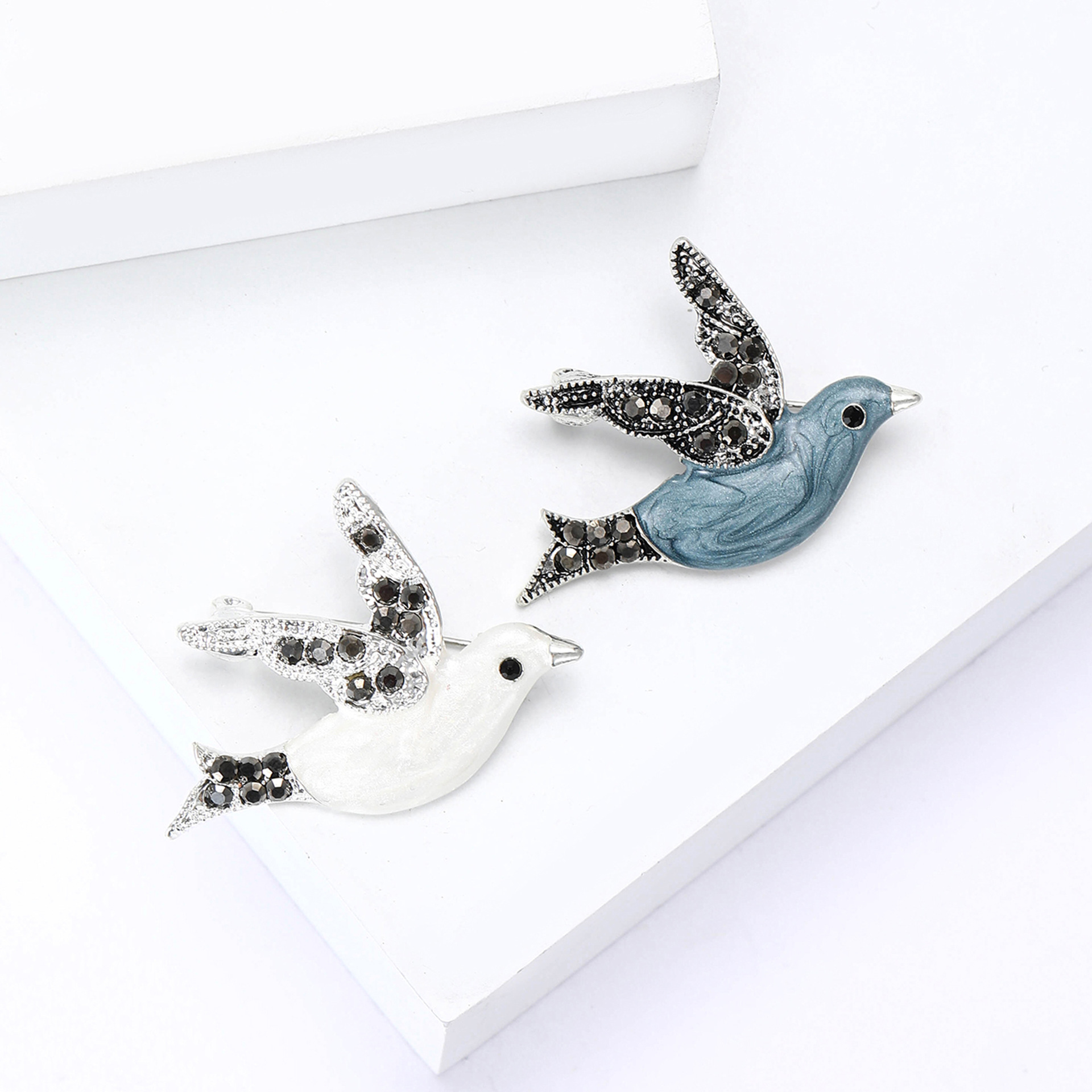 New Cartoon Alloy Enamel Peace Dove Brooch Exquisite Creative Men's and Women's Suit Cardigan Corsage Jewelry Pin
