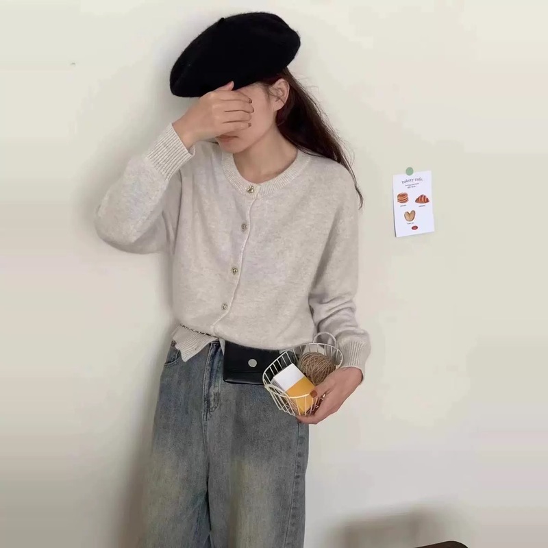 精纺羊毛女式圆领针织开衫秋冬新款韩系短款外套修身显瘦简约风格|undefined
