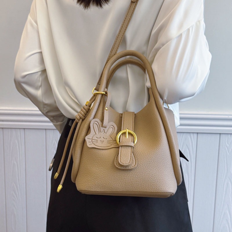 Bolsas de mujer tendencia de hombro solo para trabajar bolsas coreanas de cubo sensación de bolsas de viaje de moda nueva bolsa interior para mujeres