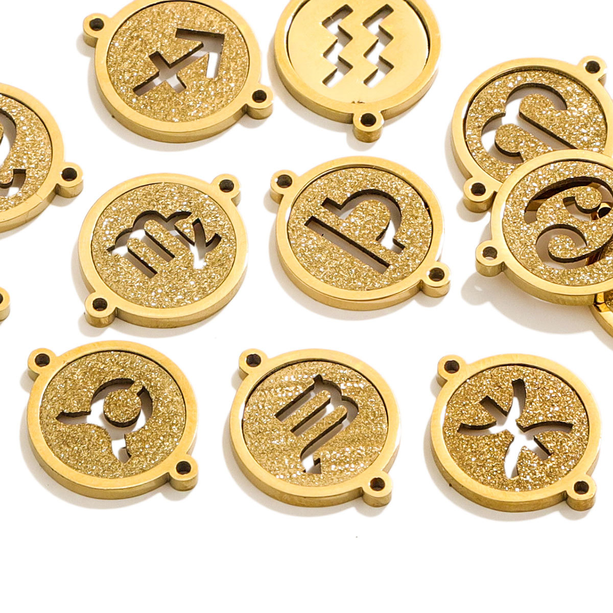 Doble agujero circular prensado arena 18K acero inoxidable doce constelación colgante diseño de personalidad popular DIY joyería colgante