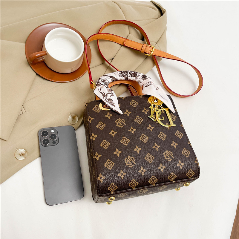 Gran, mediana y pequeña 2024 nuevo estilo Dai Fei bolso de mujer bolso transfronterizo impresión de un solo hombro bolso pequeño de mensajero de mano comercio exterior