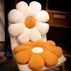 ネットの赤い花びらは枕の花のベッドの上で枕の客間のソファーのクッションを抱いて窓を飾って太陽の花insを飾ります。