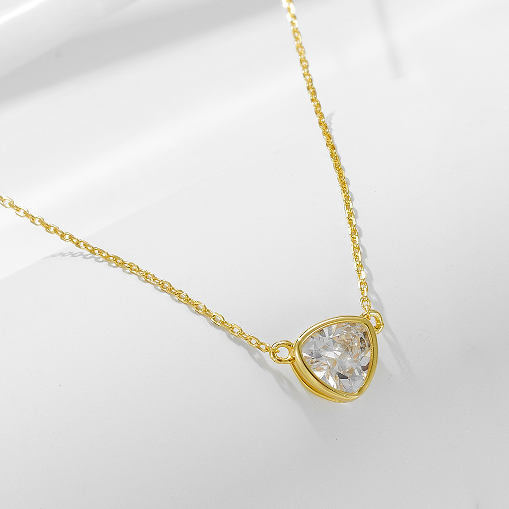 S925 plata de ley triángulo geométrico circón colgante collar mujer Europa y América lujo ligero nicho simple cadena de clavícula de un solo diamante