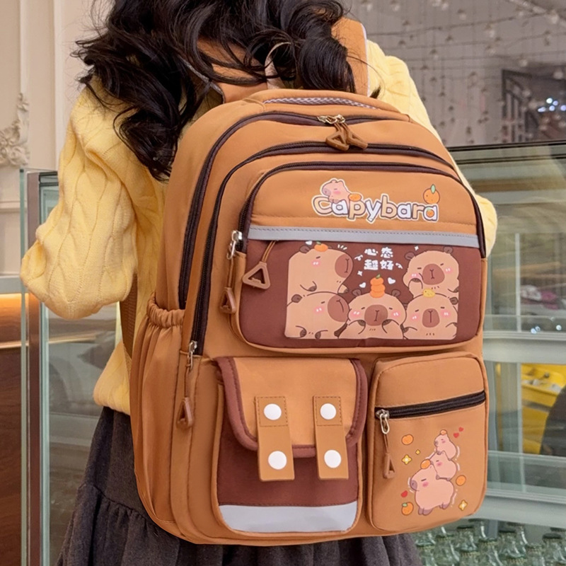 カピバラのカバンの新型ファッションはランドセルの大容量多機能リュックサックが可愛いです。