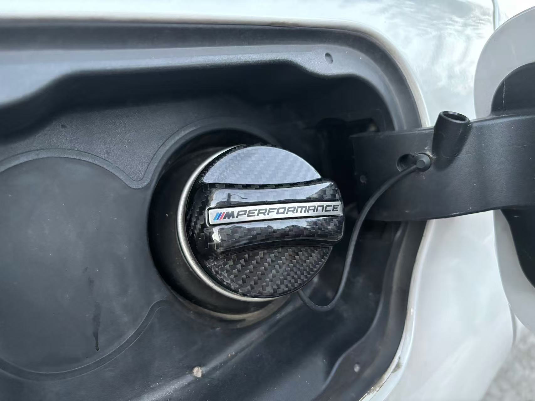 Cross-border dedicated car outer fuel tank cap dry carbon fiber fuel tank cap suitable for BMW Honda Toyota fuel cap modification