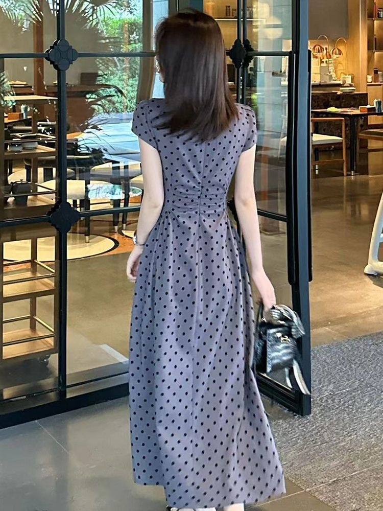 Váy maxi nữ cổ vuông họa tiết chấm bi tay ngắn xếp nếp thắt eo — Màu xám (váy dài), Màu xám (váy ngắn) chi tiết 5
