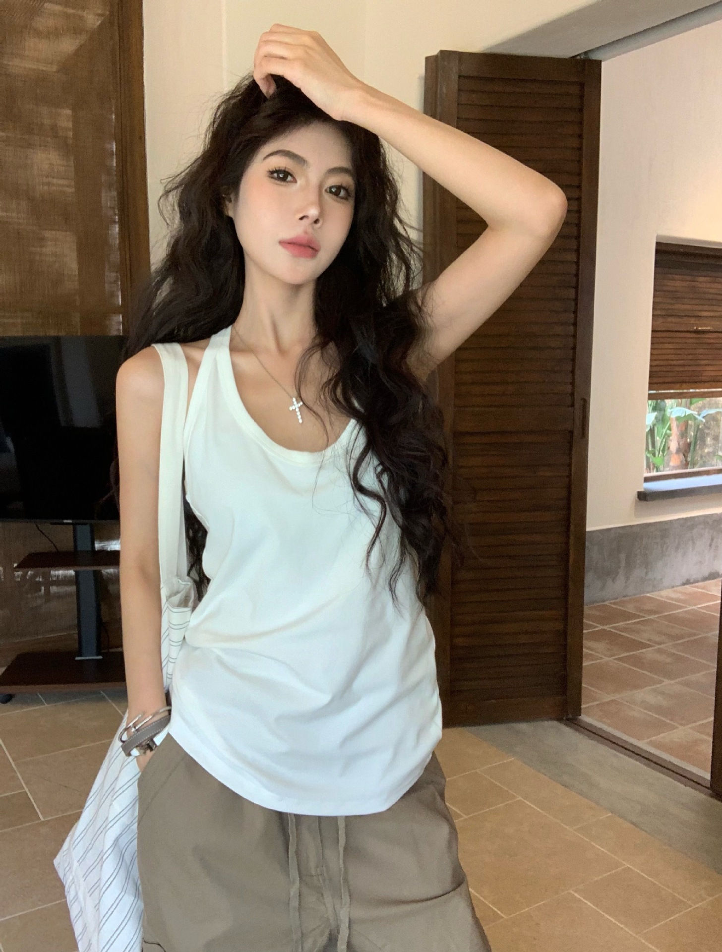 아메리칸 핫걸 U 넥 홀터넥 조끼 여성 2025 여름 새로운 느슨한 슬리밍 섹시한 백리스 민소매 탑 트렌디
