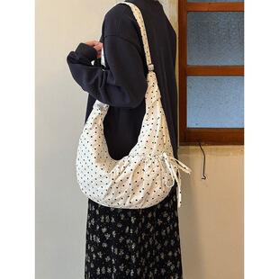�nϵ�ɳڸ�С�����c��Ӱ�Ů�¿�������μ�б������e���s녶��
