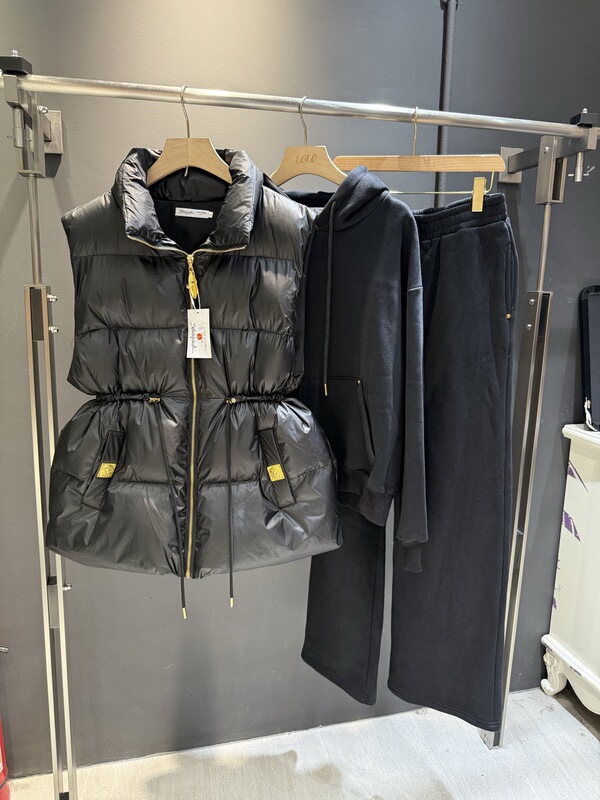 mm家25ss秋冬新款异型扣装饰棉马甲+卫衣三件套立领套装|undefined
