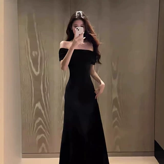 御姐风性感露肩短袖连衣裙女2025夏季新款修身显瘦一字领长裙子