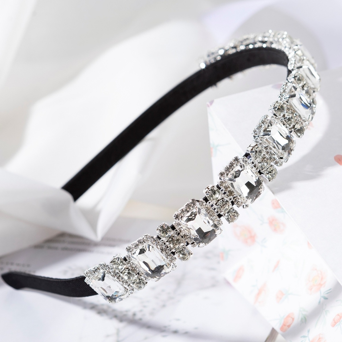 Corea del Sur nuevo ins estilo frío de alta gama de diamantes diadema temperamento diadema nueva moda exagerada accesorios para el cabello de las mujeres al por mayor