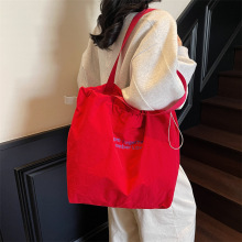 慵懒风休闲大容量购物袋2025新款学生抽绳单肩包包旅行字母帆布包