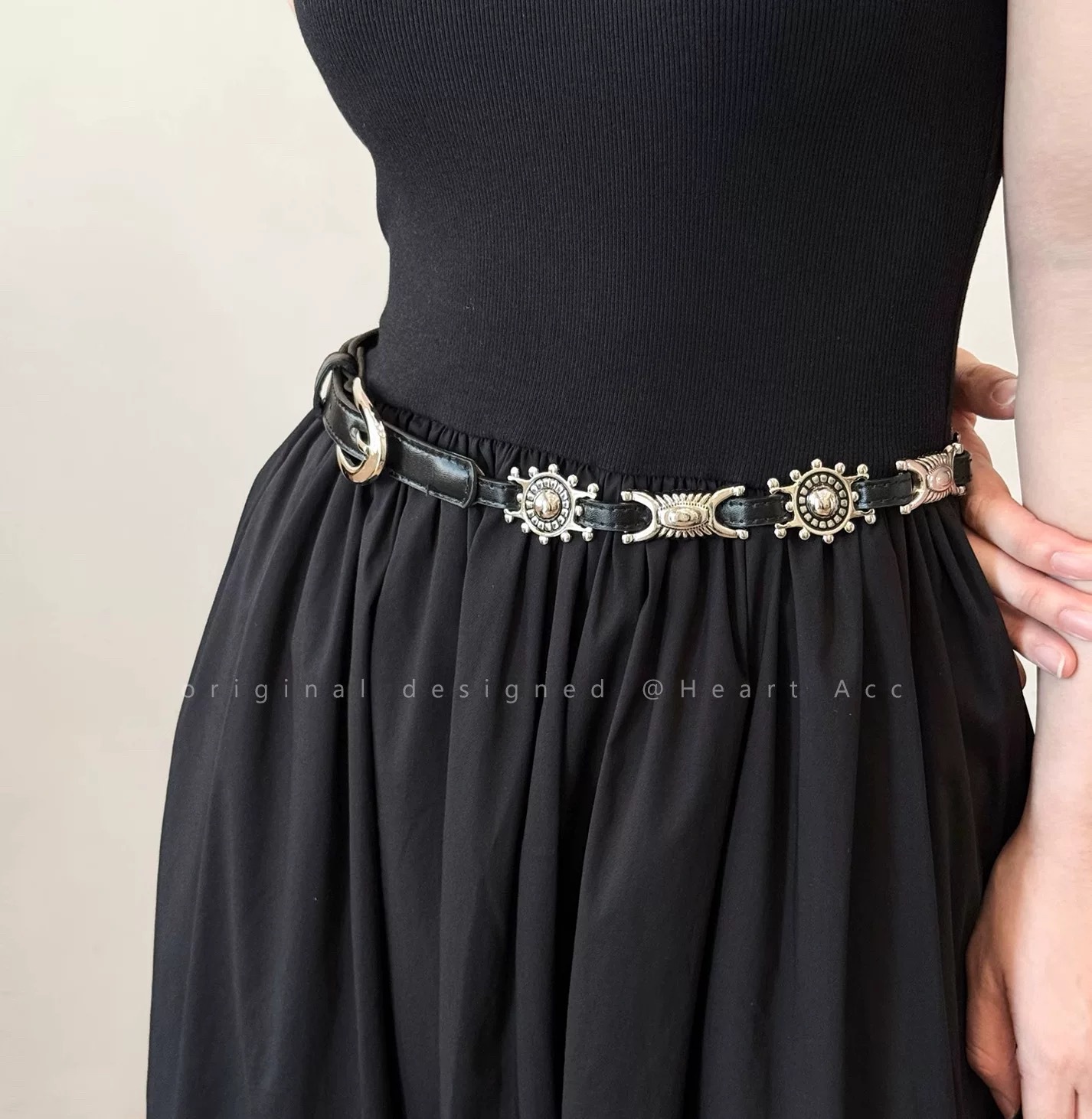 22# light american style silver buckle carved black thin belt, approximately 110cm