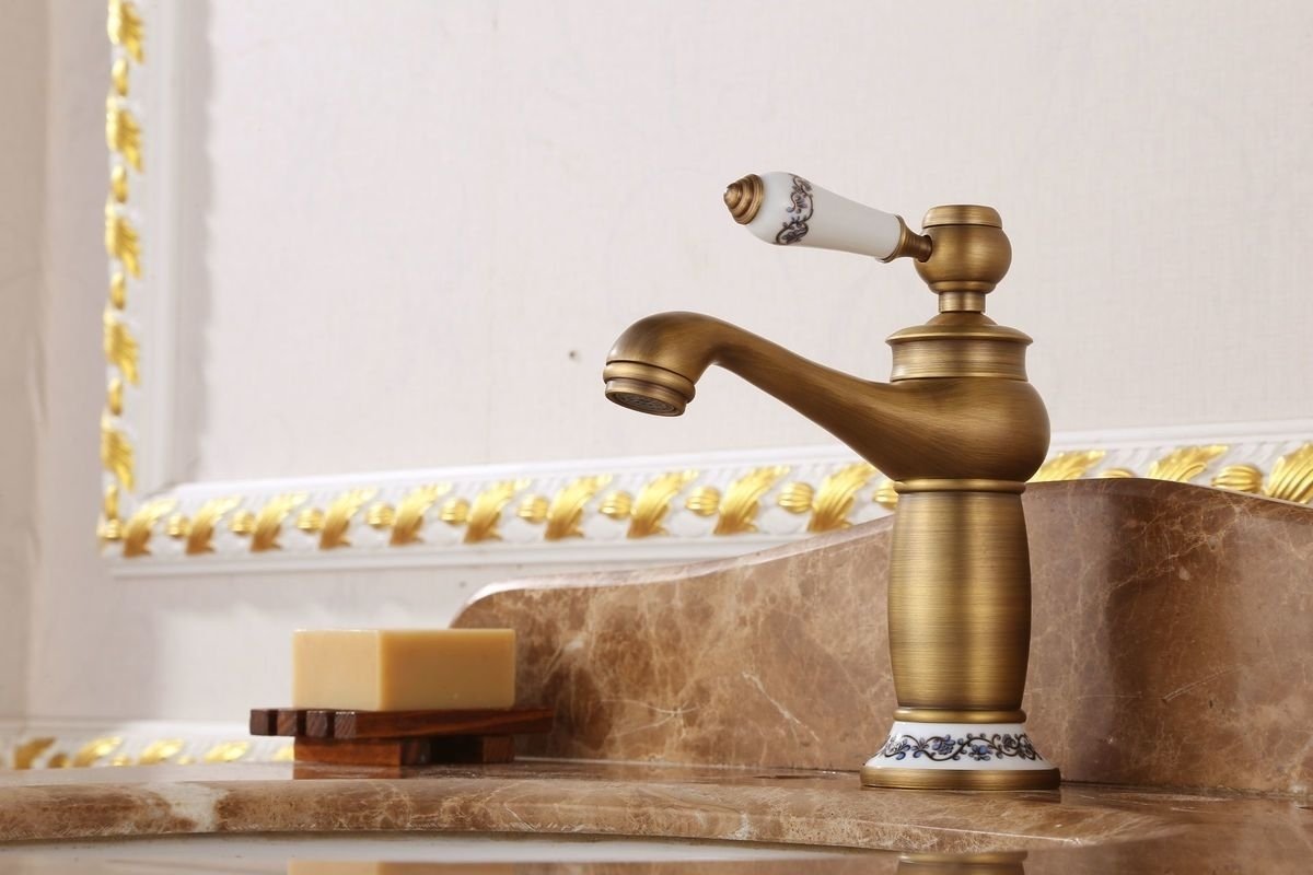 All-copper European-style antique washbasin faucet, retro bathroom cold and hot water mixing valve, single hole for household bathroom washbasin undefined