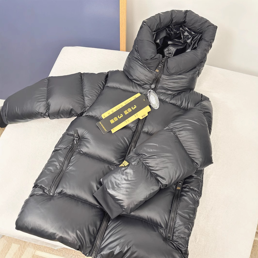 High-quality children's black and gold short down jacket, new standard 90% down, thickened hooded jacket for middle and large children, dropshipping available.