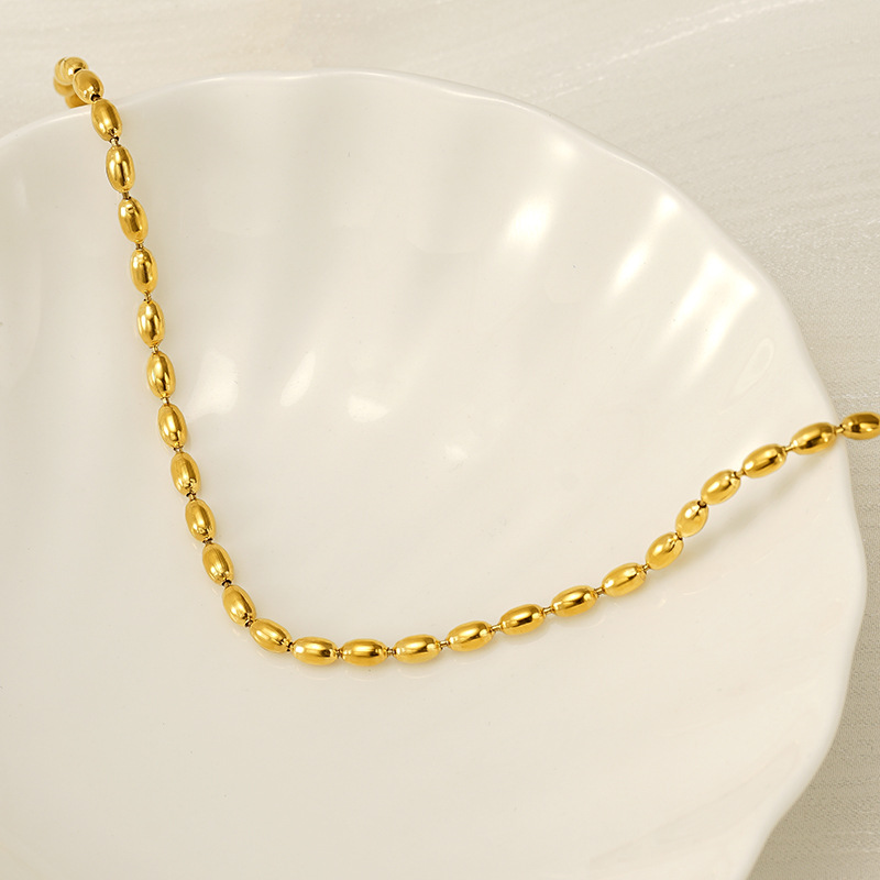 Collar de acero inoxidable de estilo europeo y americano chapado en oro de 18k simple collar de collar de acero de titanio de arroz elíptico para mujeres