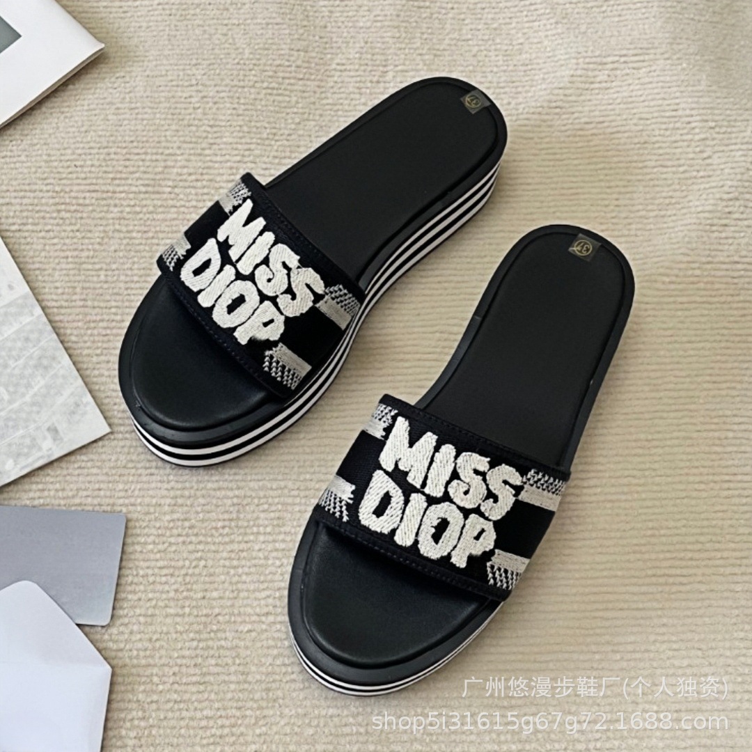 D letras zapatillas para mujeres de verano 2026 cuerdas de cáñamo casuales de fondo grueso versátil altura de playa zapatillas frías