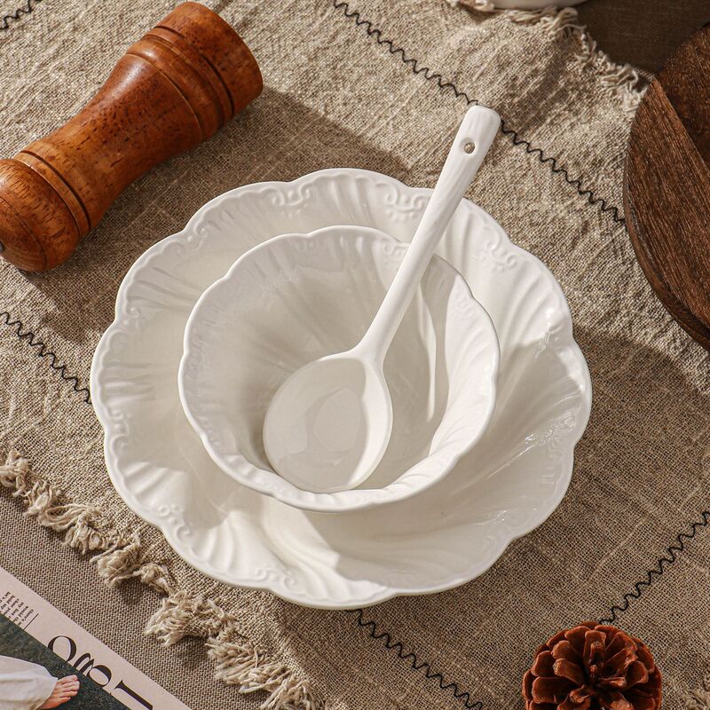 Trendy high-end salad plates, exquisite and beautiful bowls and plates, embossed dinner plates, rice bowls, light luxury and sophisticated home ceramics Trendy high-end salad plates, exquisite and beautiful bowls and plates, embossed dinner plates, rice bowls, light luxury and sophisticated home ceramics