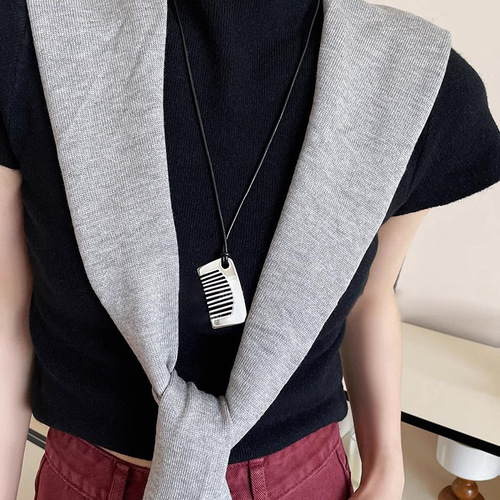 Korean fashionable small comb black rope necklace women's high-end temperament sweater chain long retro sweater chain wholesale