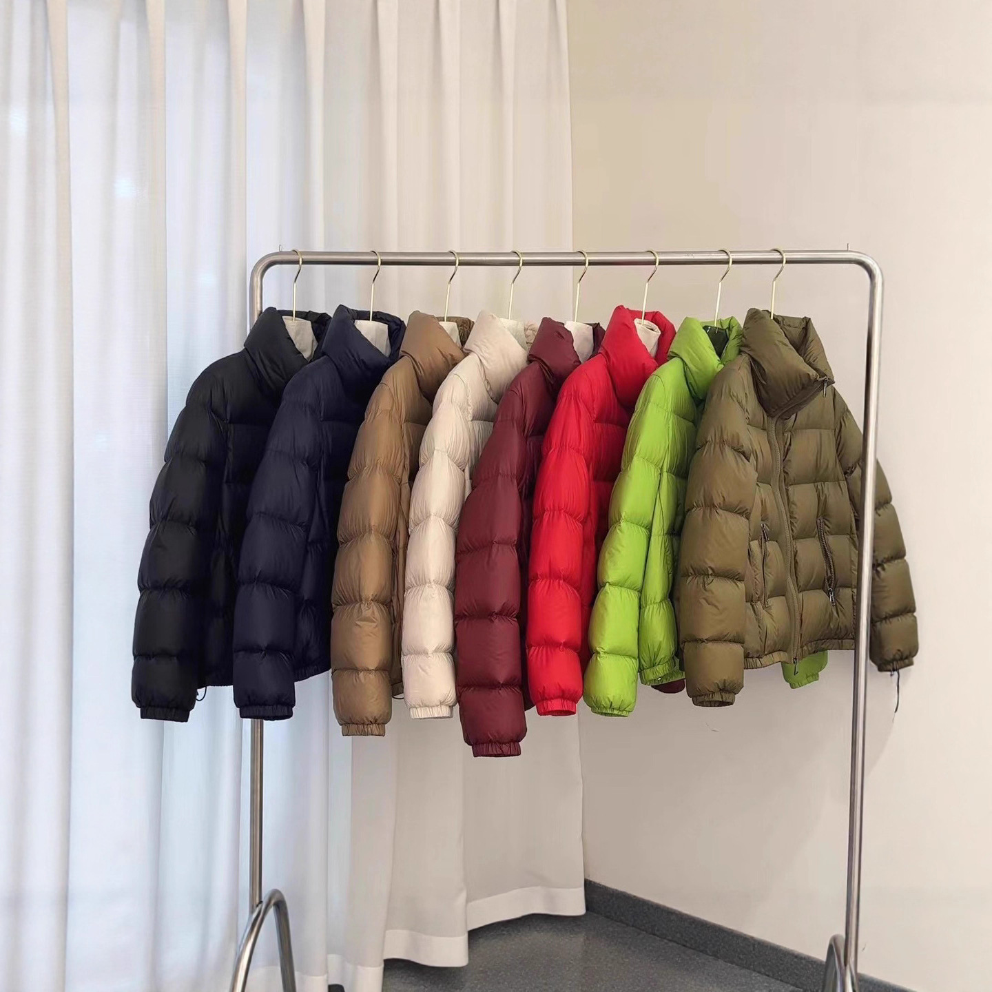 Super Warm 90 White Goose down Soft and Soft Loose Stand Collar Short Zipper down Jacket for Women 25 Years Winter