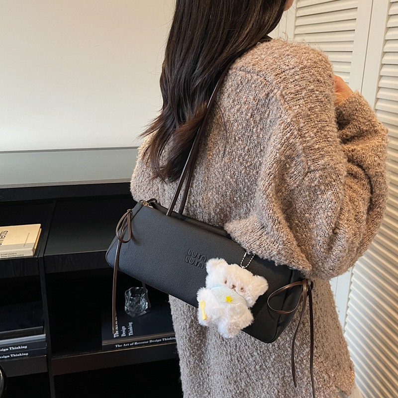 Nicho francés de viaje bolso de hombro bajo la axila para mujeres 2025 nuevo bolso de mano de alto nivel retro versátil bolso de palo