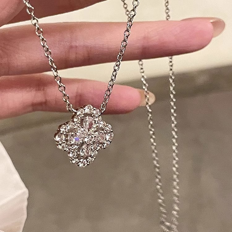 Four-leaf Clover Necklace For Women Elegant Silver-plated Chain_voghion.com