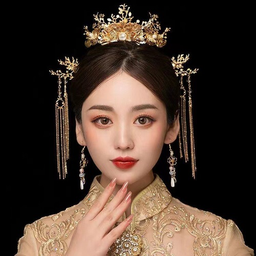 Bride's Xiuhe headdress, golden phoenix crown, traditional Chinese wedding costume, tassel hair accessories, face-slimming Xiuhe outfit accessories, elegant