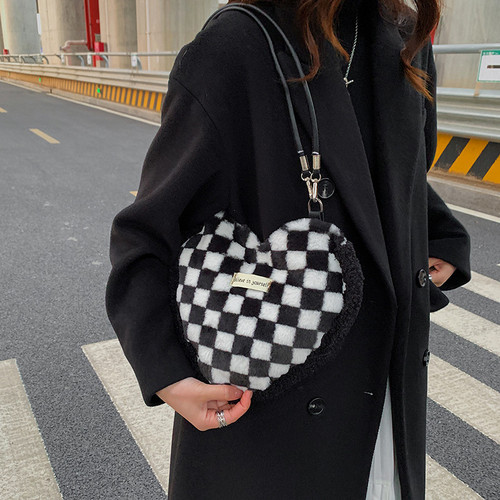 Spring and summer plush bags for women, 2024 new ins plaid shoulder underarm bag, fashionable hand-carrying furry trendy bag