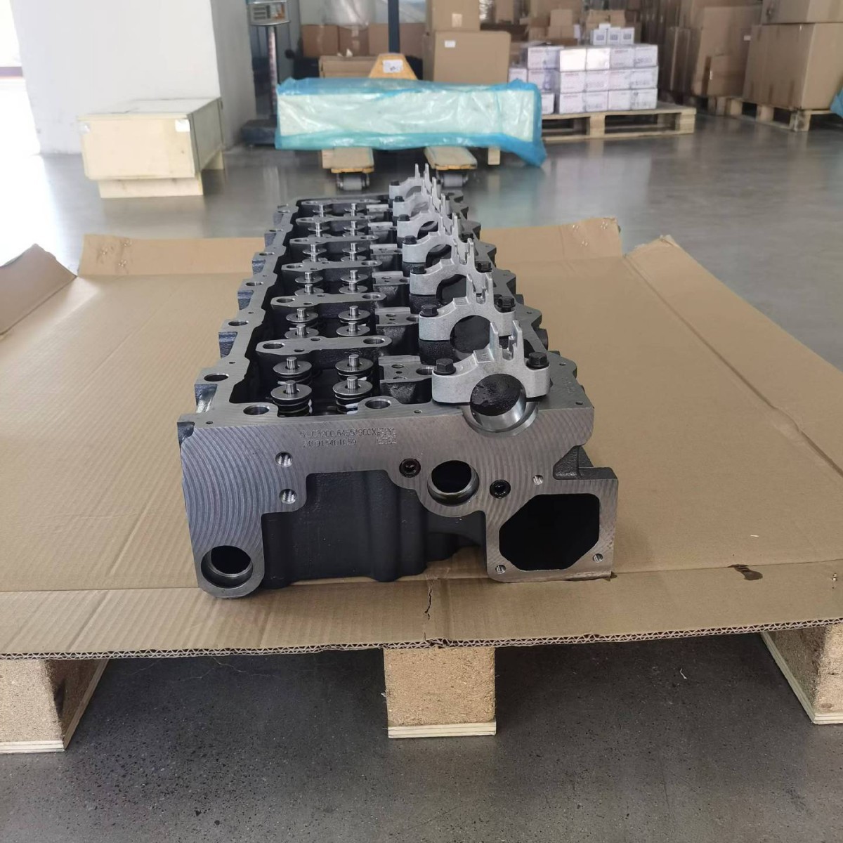 Heavy-duty truck cylinder head assembly MC11/MC13/D2026/D2676 for MAN TGS and TGX, 18T–26T series