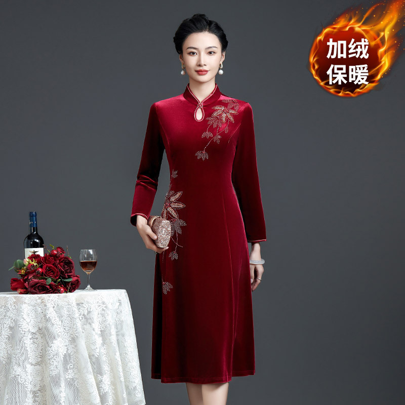Customized Wedding Dress for Young and Middle-Aged Mothers, Mother-In-Law Wedding Banquet, Gold Velvet Cheongsam, Fashionable Bridal Dress, Noble Customized Wedding Dress for Young and Middle-Aged Mothers, Mother-In-Law Wedding Banquet, Gold Velvet Cheongsam, Fashionable Bridal Dress, Noble