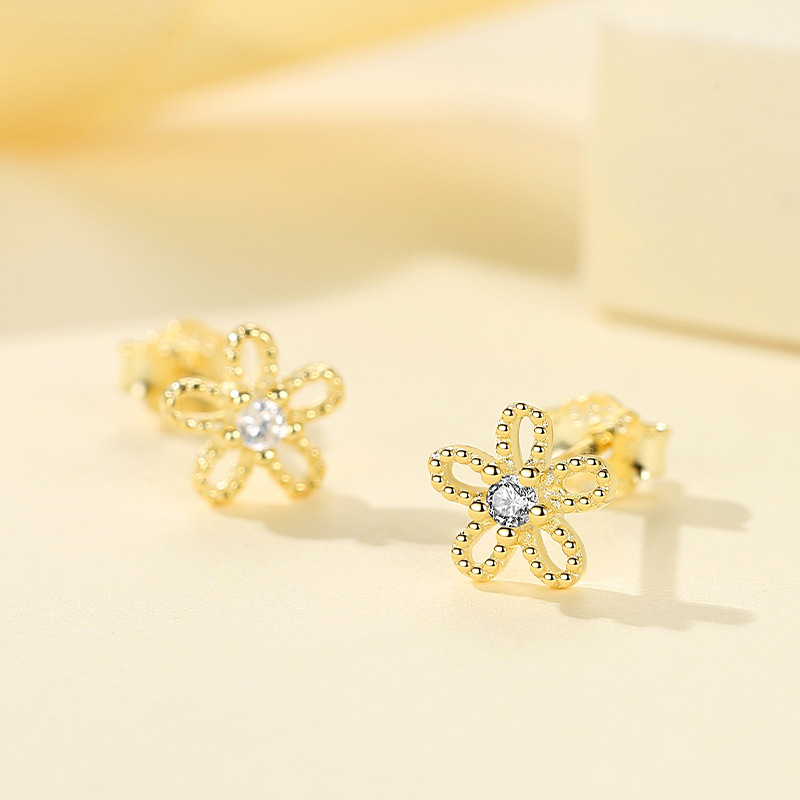 Estilo coreano S925 plata esterlina pequeña flor Stud pendientes de las mujeres simples pendientes frescos nueva moda pendientes frescos personalizados lote